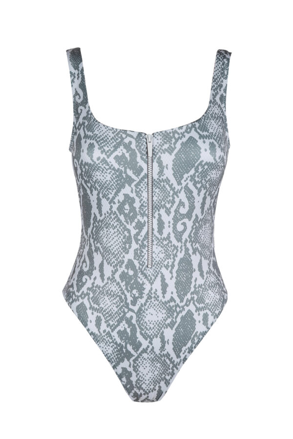 Ολόσωμο πικέ μαγιό από την Sand in My Toes με φερμουάρ, αποσπώμενη ενίσχυση και λάστιχο κάτω από το στήθος για πιο ασφαλές κράτημα.  Υψηλής ποιότητας πικέ ύφασμα κατασκευασμένο στην Ισπανία.